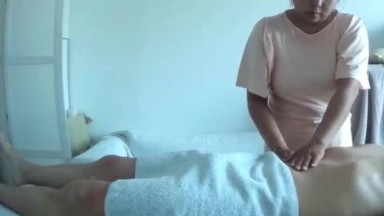 Full Massage with Happy Ending in Asian Massage Parlor